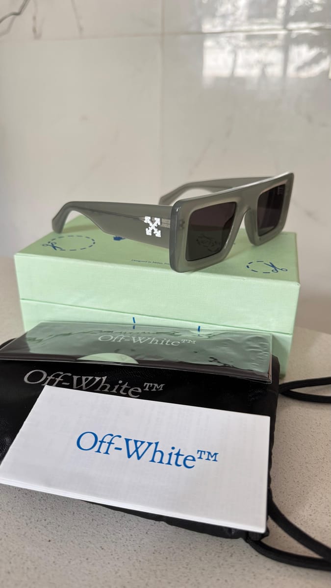 Off-White Anteojos de sol rectangulares con Arrows "Gris"