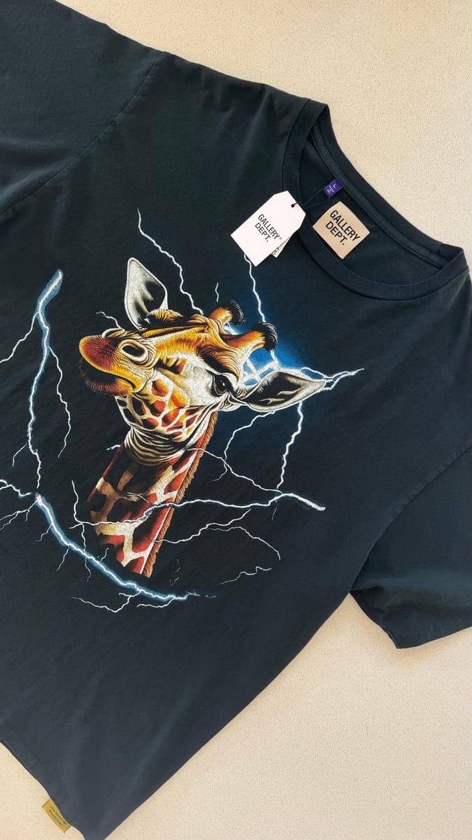 Gallery Dept. Remera jirafa con rayos "Negro"