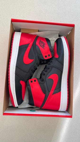 Jordan 1 Retro High OG Satin Bred (Women's) "Black/University Red/White"
